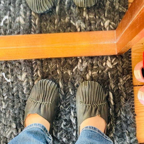 CHOCOLAT BLU Women's Flats - Picture 6 of 11